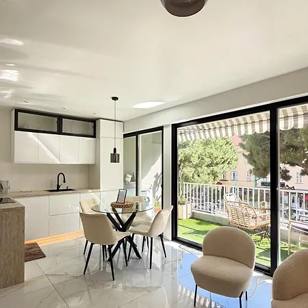 Le Soleil Tropezien, Somptueux 2 Pieces - Terrasse Vue Apartment *